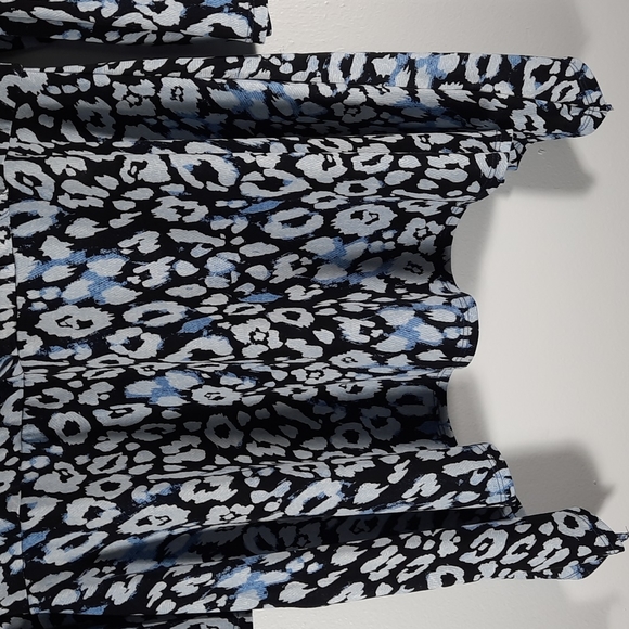 NWT SLIM FACTOR BY INVESTMENTS  black, white and blue blouse Sz M - Picture 8 of 13